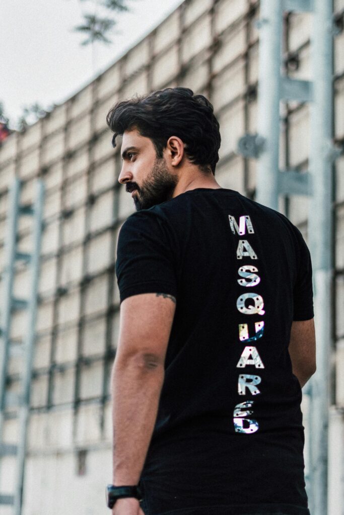 Camiseta que Encaixa no Corpo: Como Escolher a Ideal para Cada Tipo de Corpo Masculino